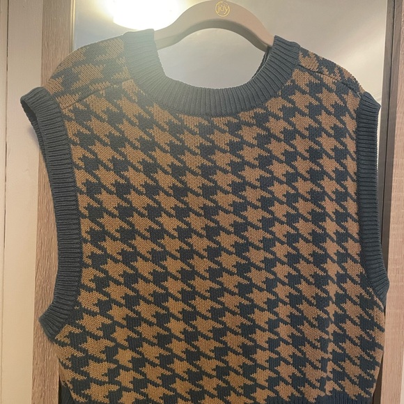 Oak + Fort Blue and Tan Houndstooth Sweater Vest - Picture 2 of 2